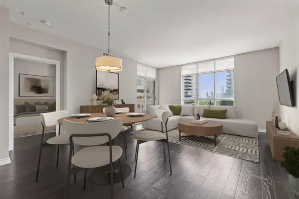 1 Deer Park CRES #803, Toronto C02, ON M4V 3C4