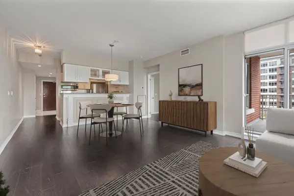 1 Deer Park CRES #803, Toronto C02, ON M4V 3C4