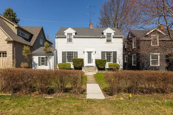 25 Howard AVE, Oakville, ON L6J 3Y2