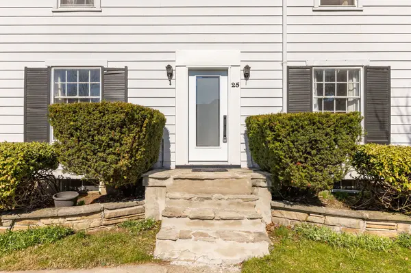 25 Howard AVE, Oakville, ON L6J 3Y2