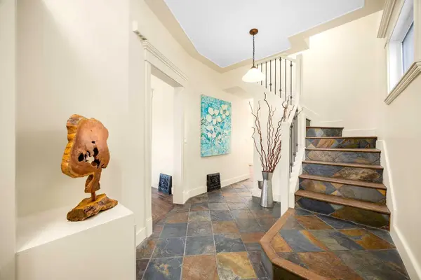 1413 15 ST SE, Calgary, AB T2G 3L6