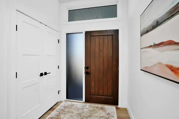 244 Emerald DR, Red Deer, AB T4E 1A6