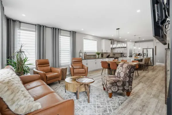 111 Crestridge VW SW, Calgary, AB T3B 1G8