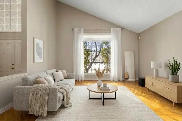 118 Sienna Hills DR SW, Calgary, AB T3H 2C8