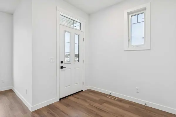 15477 45 ST SW, Calgary, AB T2Y1E2