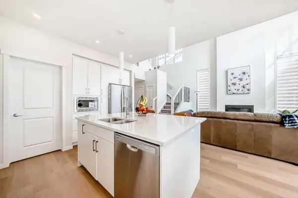 332 Magnolia CRES SE, Calgary, AB T3M 3M8