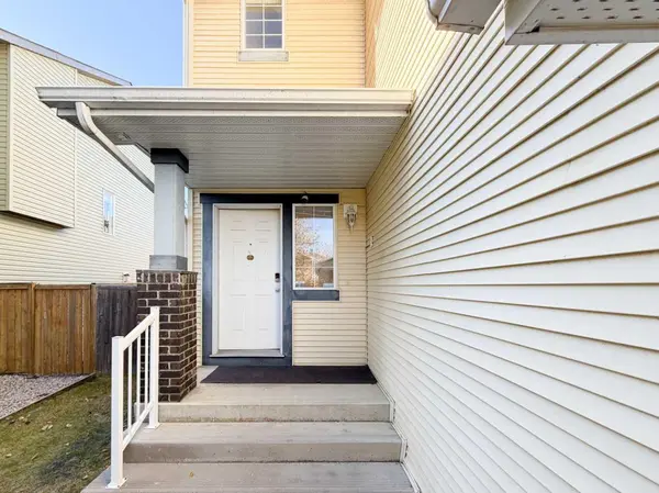 21 Panamount HL NW, Calgary, AB T3K5R8