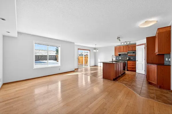 172 Kincora DR NW, Calgary, AB T3R 1L5