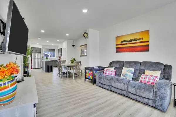 195 Savoy LNDG SE, Calgary, AB T3M 2M6