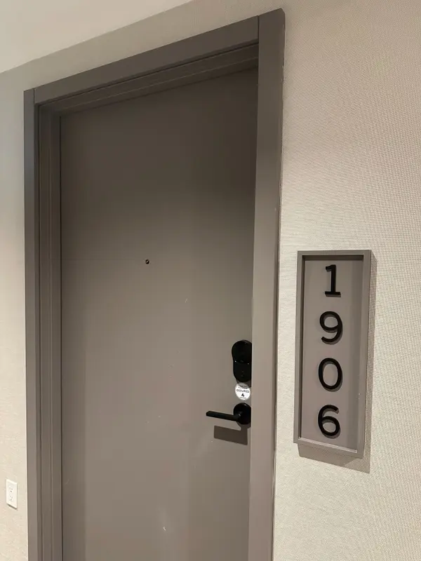 634 Church ST #1906, Toronto C08, ON M4Y 0G9