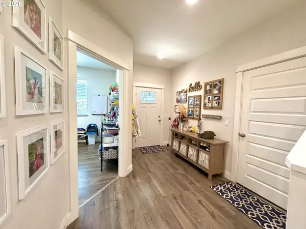 1857 CABEZON CT, North Bend, OR 97459