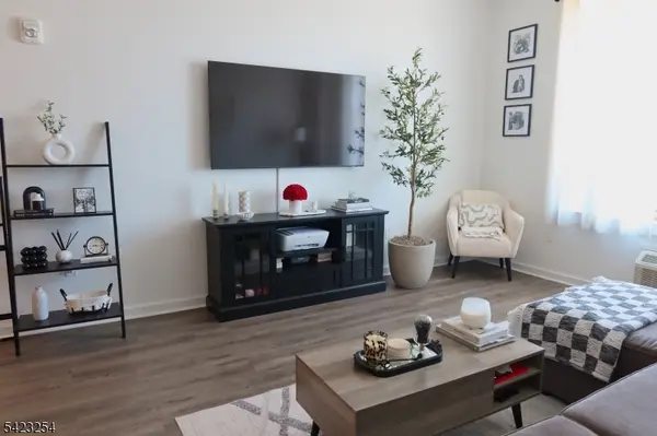 1 Carriage City Plz 1710, Rahway City, NJ 07065