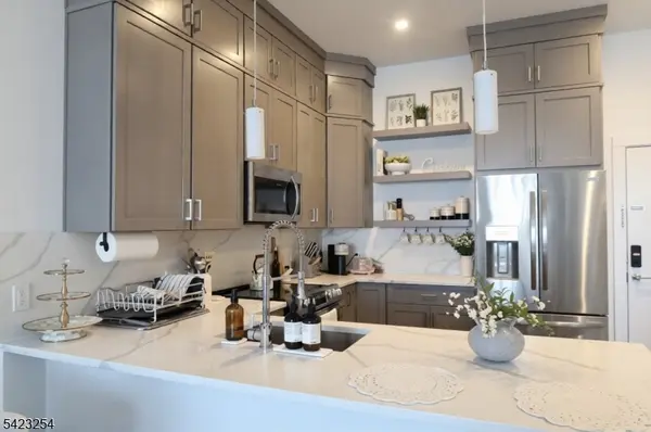 1 Carriage City Plz 1710, Rahway City, NJ 07065