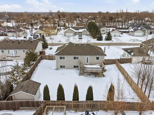 6 Jeanne DR, La Broquerie, MB R0A 0W0