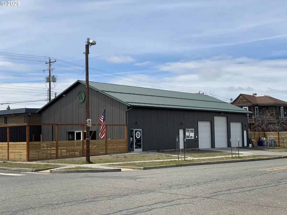 206 W BROADWAY ST, Goldendale, WA 98620