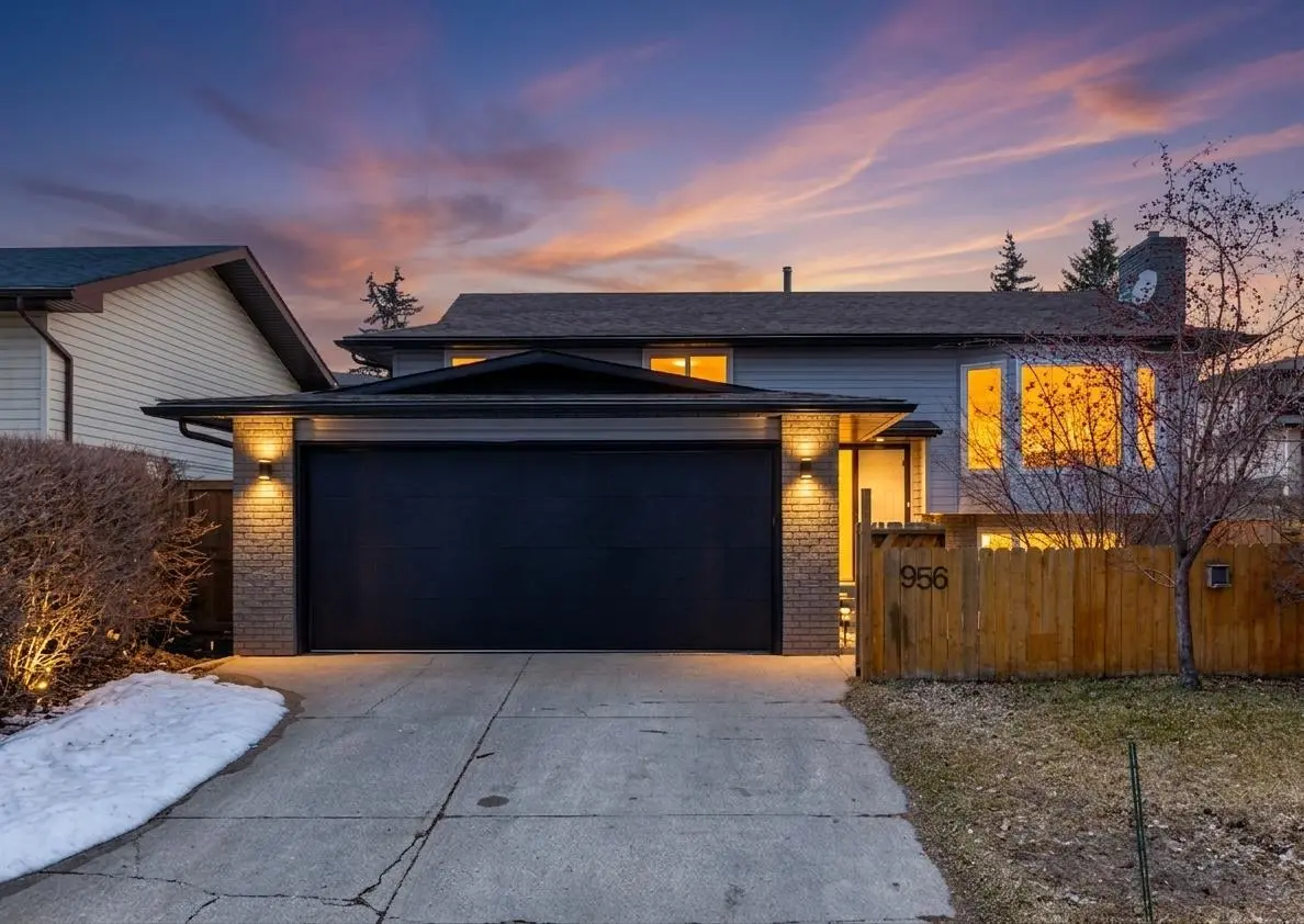 956 Bracewood Rise SW, Calgary, AB T2W 3C9