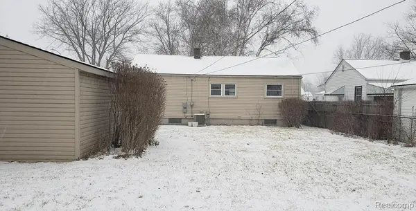 32317 Hazelwood ST, Westland, MI 48186