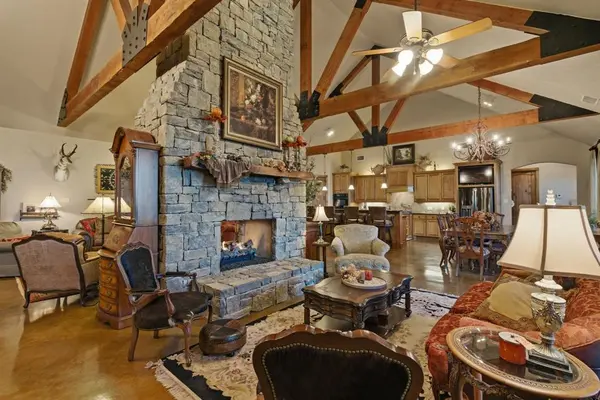 135 Serrano Court, Weatherford, TX 76087