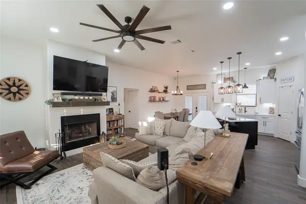 335 Brazos West Drive, Mineral Wells, TX 76067