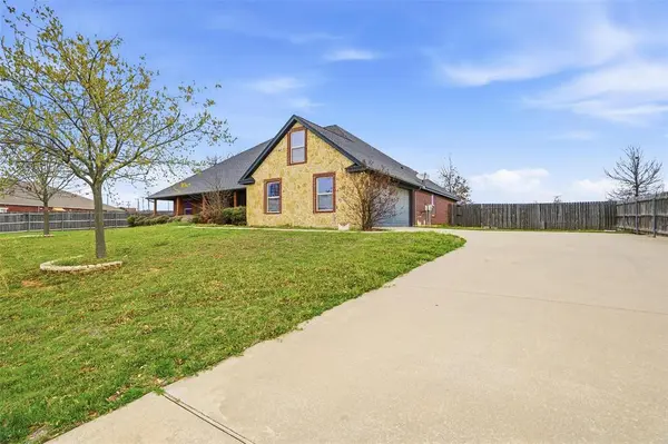 1412 Wedgewood Drive, Cleburne, TX 76033