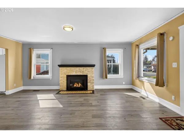 134 S 3RD ST, St Helens, OR 97051