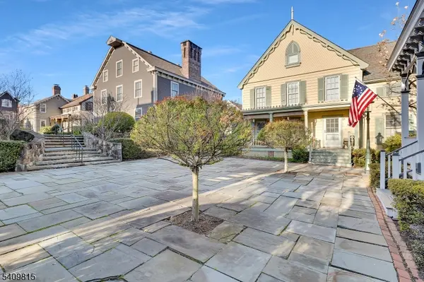 1 Murray Hill Sq #1, New Providence Boro, NJ 07974