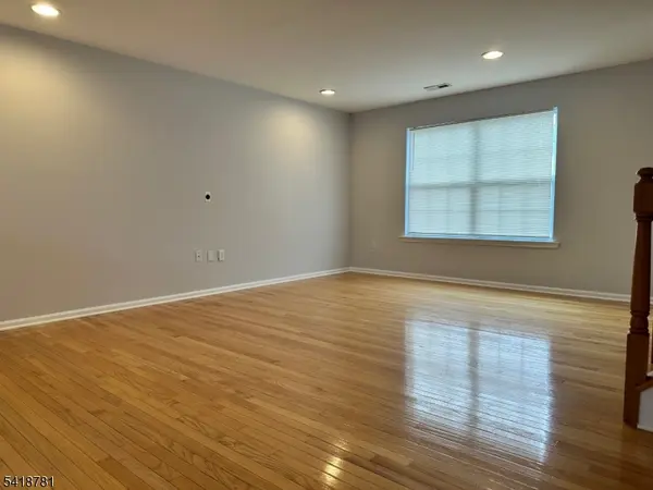 33 Ronald Dr, Franklin Twp., NJ 08873