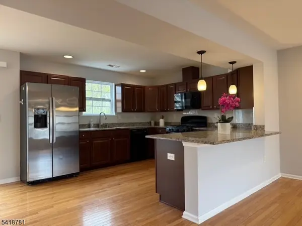 33 Ronald Dr, Franklin Twp., NJ 08873