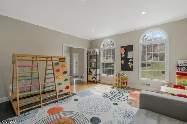 26 Winslow Dr, Bridgewater Twp., NJ 08836