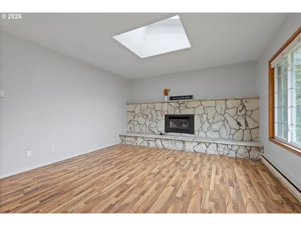 2950 NE AZALEA ST, Hillsboro, OR 97124