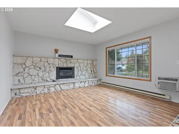 2950 NE AZALEA ST, Hillsboro, OR 97124