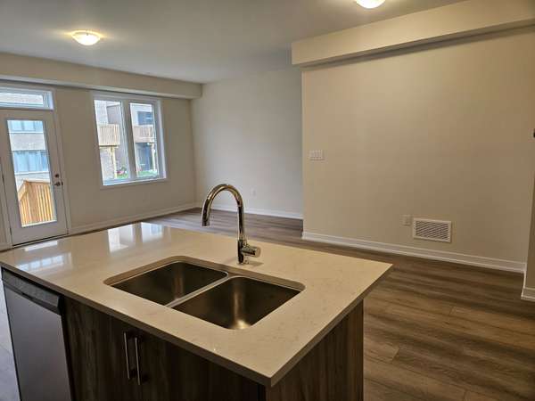 22 Ziibi WAY #Upper, Clarington, ON L1B 0W5