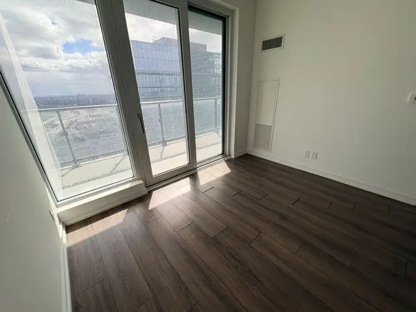 1000 Portage Pkwy #3808, Vaughan, ON L4K 0L1