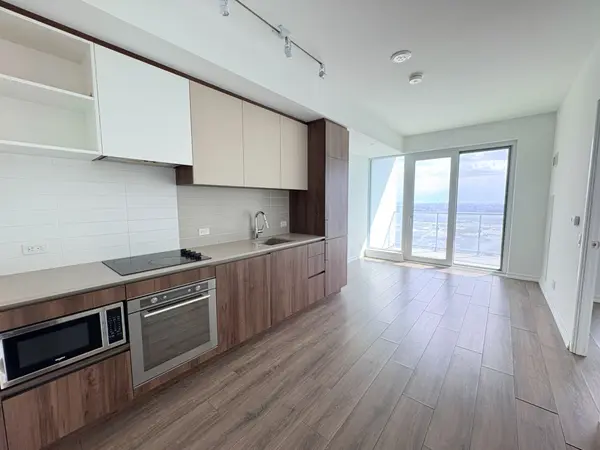 1000 Portage Pkwy #3808, Vaughan, ON L4K 0L1