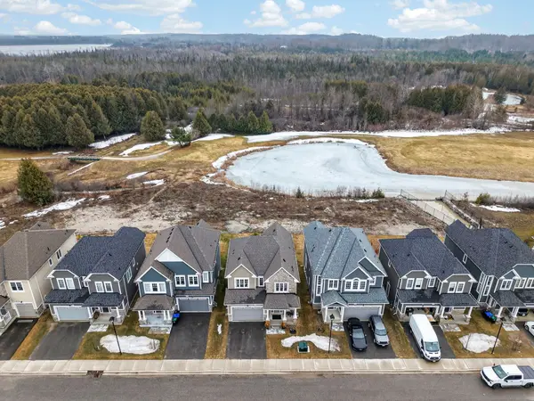 31 Abby DR, Wasaga Beach, ON L9Z 0K2