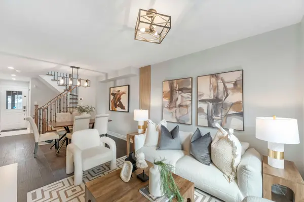 912 Delgado DR, Mississauga, ON L5V 2S4