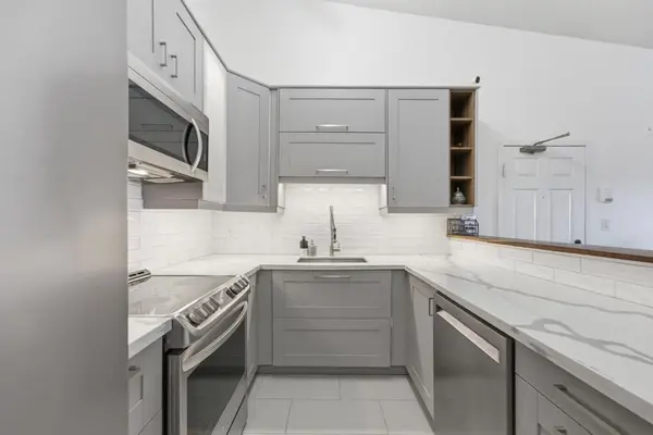 4013 Kilmer DR #410, Burlington, ON L7M 4M3