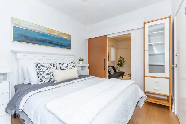 2378 St Clair AVE W, Toronto W02, ON M6N 1K8