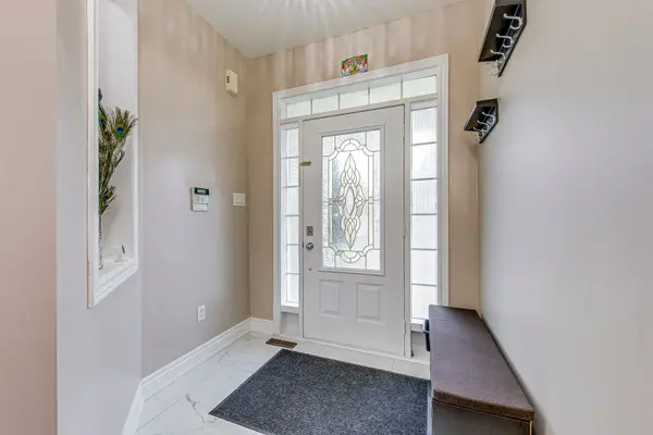 30 Streamline DR NW, Brampton, ON L6V 4T2