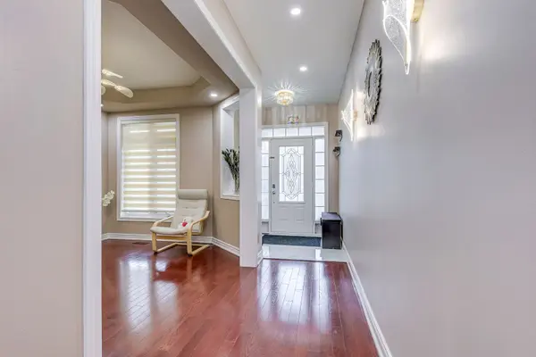 30 Streamline DR NW, Brampton, ON L6V 4T2