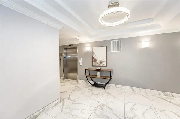 40 Old Mill RD #804, Oakville, ON L6J 7W2