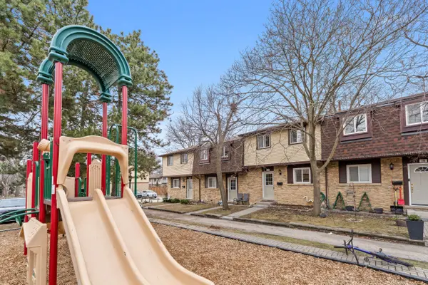 45 Hansen RD N #107, Brampton, ON L6V 3P6