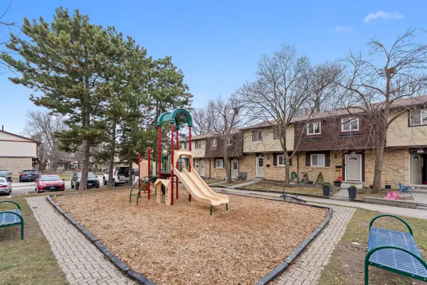 45 Hansen RD N #107, Brampton, ON L6V 3P6