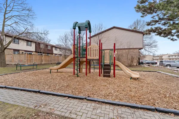 45 Hansen RD N #107, Brampton, ON L6V 3P6