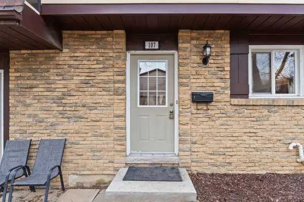 45 Hansen RD N #107, Brampton, ON L6V 3P6