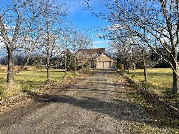 195 Woolverton RD, Grimsby, ON L3M 4E7