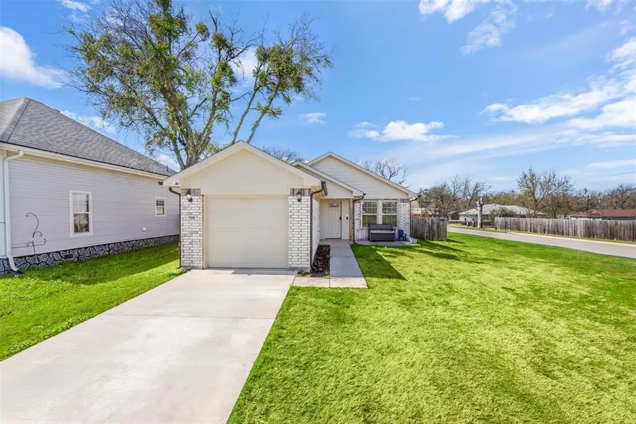 300 Lipscomb Street, Cleburne, TX 76031