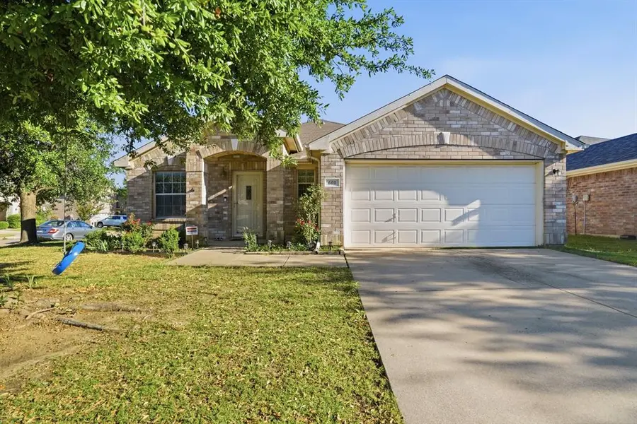 601 Midpark Drive, Euless, TX 76039