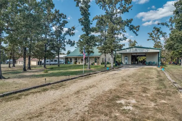 332 Rs County Road 3130, Emory, TX 75440