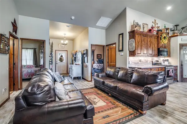 332 Rs County Road 3130, Emory, TX 75440